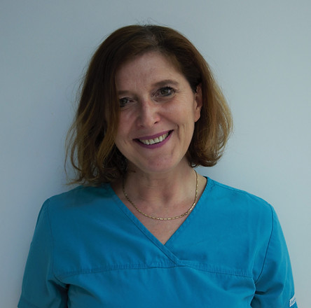 Asja Azarov, zobna asistentka